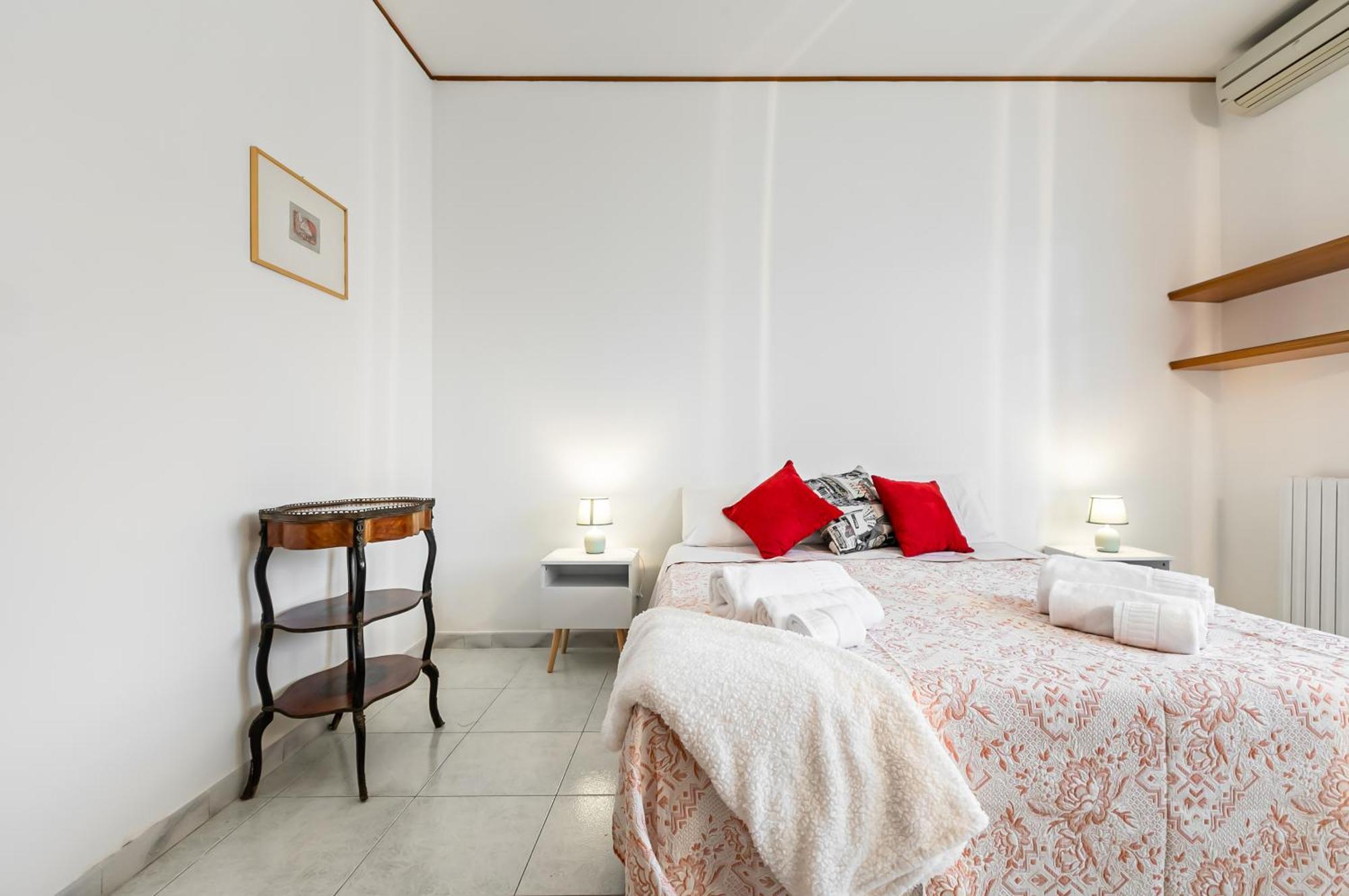 Palazzo Reale & Piazza Indipendenza Roomy Flat Palermo Exteriör bild