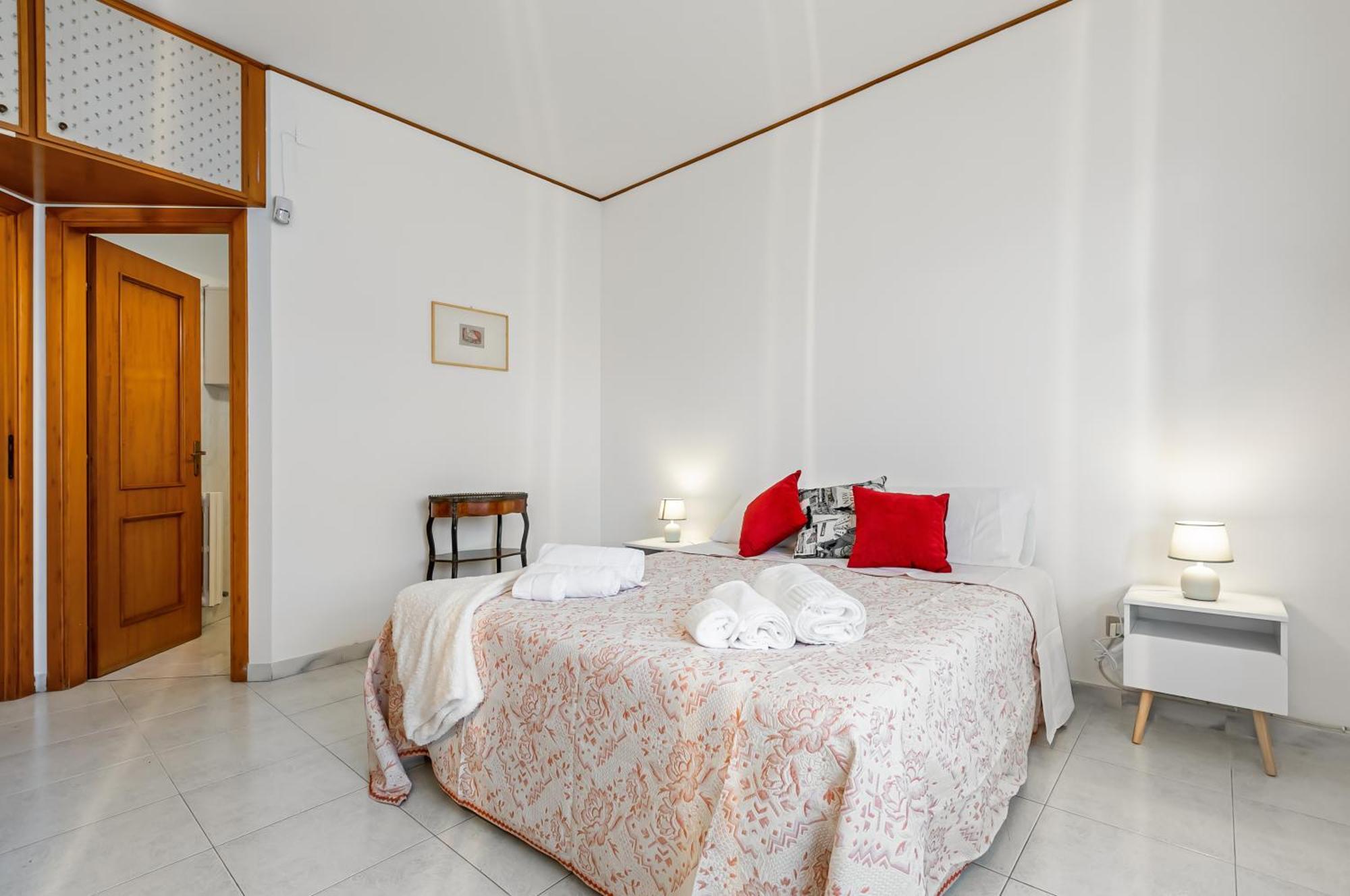 Palazzo Reale & Piazza Indipendenza Roomy Flat Palermo Exteriör bild